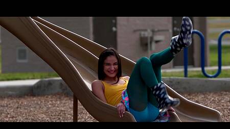 Миниатюрная красотка сменила игрушки на большой член и очень жесткий секс в ее тугую киску