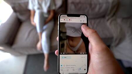 Узнал про онлифанс грудастой подружки и быстро засадил сучке в бритую киску