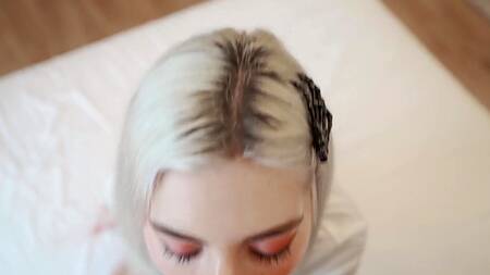 Вместо конфет Eva Elfie выебана раком и получает мощный камшот на Хеллоуин