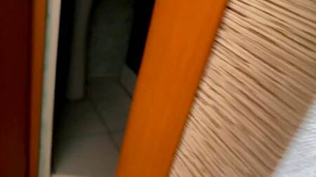 Сынок помогает мамке отомстить отцу, поглубже засаживая хуй ей в киске