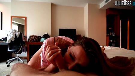 Тугая мокрая киска нуждается в крепком члене как и в горячей сперме после