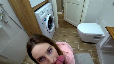 Соблазнил грудастую сестру потрахаться своим большим утренним стояком