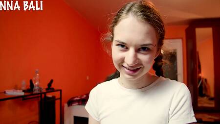 Развратная студентка берет в рот хуй в знак благодарности за помощь с математикой