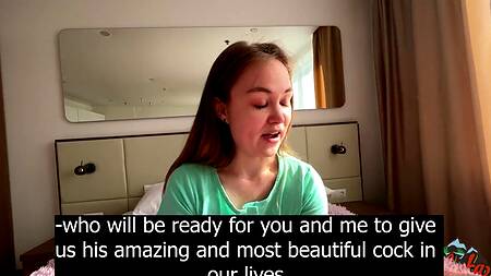 Миниатюрная красотка демонстрирует искусство отсоса на большом хую бойфренда