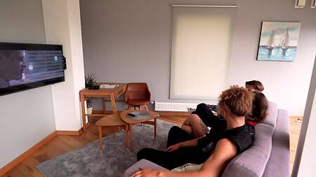 Татуированная краля бесстыдно ебется с любовником у бойфренда за спиной