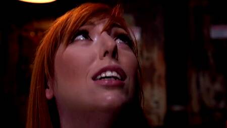 Рыжая Lauren Phillips согласилась на БДСМ порку ее большой и сочной жопы