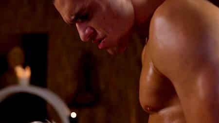 Отмассировал на столе блондинку и ее бритую пилотку при помощи крепкого хуя