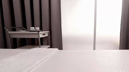 Массажистка в чулках помимо дрочки предлагает предлагает клиенту пизду