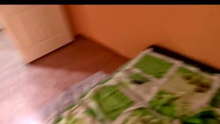 Большой красивый член перед которым не устояла юная русская шлюшка