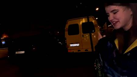 Большой красивый член перед которым не устояла юная русская шлюшка