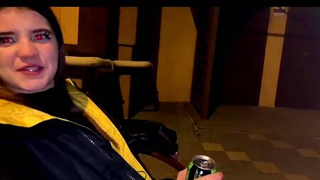 Большой красивый член перед которым не устояла юная русская шлюшка