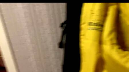 Большой красивый член перед которым не устояла юная русская шлюшка