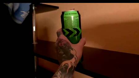 Большой красивый член перед которым не устояла юная русская шлюшка