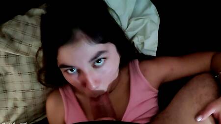 Помог сестре лишиться девственности, просто трахнув ее разок большим членом