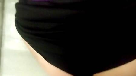 По быстрому засадил в пизду длинноногой телке в лифте и выебал раком