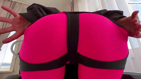 Миниатюрная красотка раком получает крепкий хер в нежную киску, отрабатывая подарок