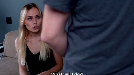 Шлюшка с глубокой глоткой спасает бойфренда от армии и делает жесткий отсос