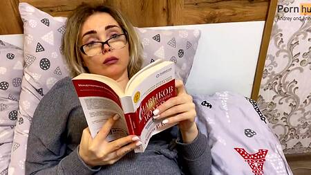 Быстро и качественно выебал раком русскую зрелку с большими сиськами