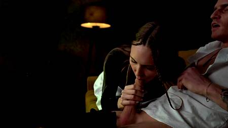 Шлюшка с косичками выбирает большой и крепкий хуй друга чем футбол с бойфрендом