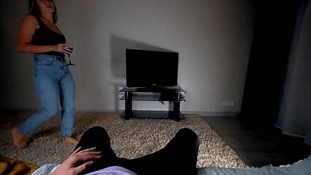 На что пойдет красотка чтобы взять в рот хуй симпатичного парня и глотнуть спермы