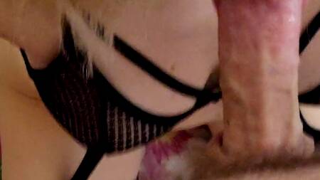 Выебал в рот, а после и в розовую киску - все как просила подружка к новеньком сексуальном белье