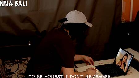 Студентка с розовой киской случайно поебалась с отчимом на вебкамеру