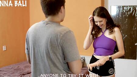 Студентка с розовой киской случайно поебалась с отчимом на вебкамеру