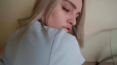 Быстро и качественно оттрахал в анал жаркую малышку пока не пришла подружка