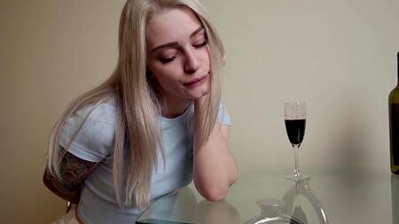 Быстро и качественно оттрахал в анал жаркую малышку пока не пришла подружка