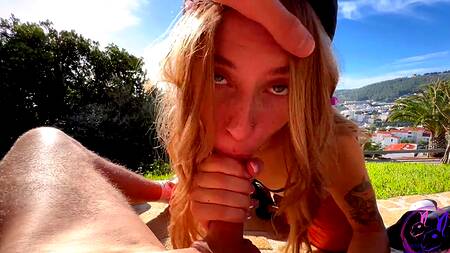 Молоденькая шлюшка и полный ротик спермы после жаркого отсоса на пикнике