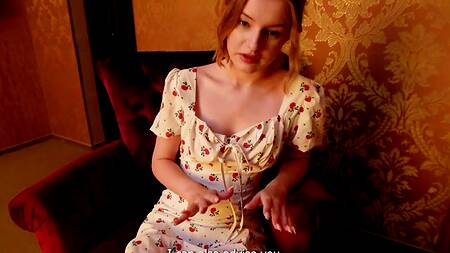 Камшотом расплатился с горячей блондинкой за сеанс психотерапии и классный секс