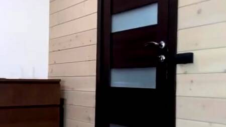 Сексуальная мамочка одним лишь ртом вынуждает сына обкончаться и скормить ей сперму