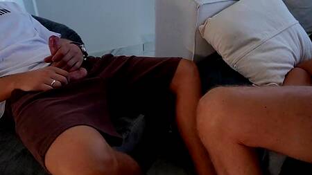 Куколд дрочит, а его миленькую телку ебет раком кто-то другой и кончает внутрь