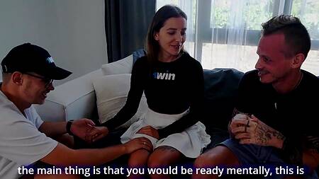 Куколд дрочит, а его миленькую телку ебет раком кто-то другой и кончает внутрь