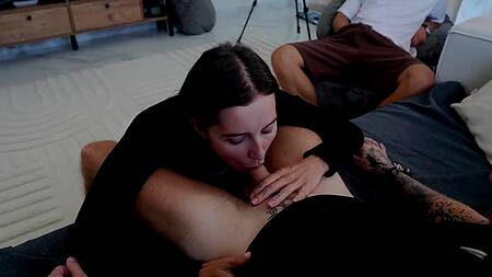 Куколд дрочит, а его миленькую телку ебет раком кто-то другой и кончает внутрь