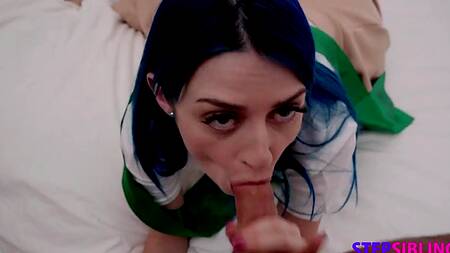 Красотки скауты широко раздвигают длинные ножки перед крепким хуем