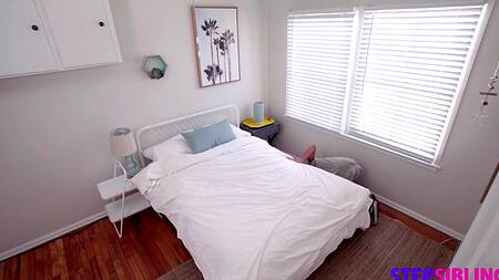 Красотки скауты широко раздвигают длинные ножки перед крепким хуем