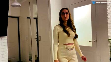 Мокрая киска жопастой русской мамки помогла кончить хитрому сыну