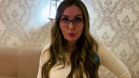 Мокрая киска жопастой русской мамки помогла кончить хитрому сыну