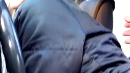 Русская девушка отсасывает на улице чтобы не вызывать полицию из-за ДТП