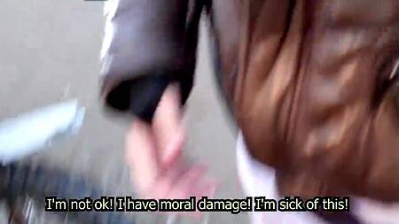 Русская девушка отсасывает на улице чтобы не вызывать полицию из-за ДТП