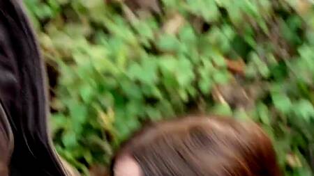 Русская девушка отсасывает на улице чтобы не вызывать полицию из-за ДТП