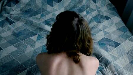 Зашел за солью, а шлюховатая соседка предложила выебать ее после минета