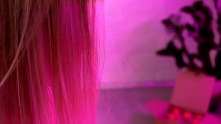 Вместо блинчиков полизал красотке гладкую киску и выебал ее прямо на кухне