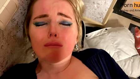 Пьяная русская мачеха с большими сиськами требует немедленно засадить в нее член