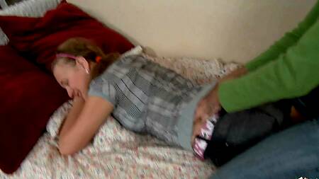 Русская девка с большими сиськами захотела один разок потрахаться в попку