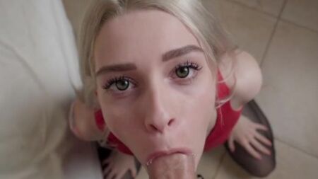 Шлюховатая студенточка отрабатывает прогулы верхом на хую брата