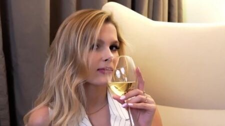 Чувак кончил, но продолжил трахать раком длинноногую блондинку из России