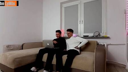 Подружку обменялись парнями, что взять в ротик новый крепкий хуй