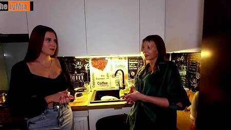 Подружку обменялись парнями, что взять в ротик новый крепкий хуй